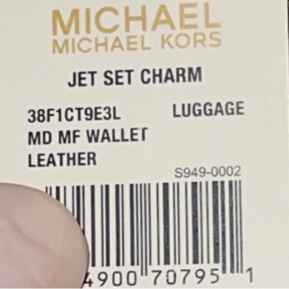 NWT Michael Kors Jet Set Charm Wallet